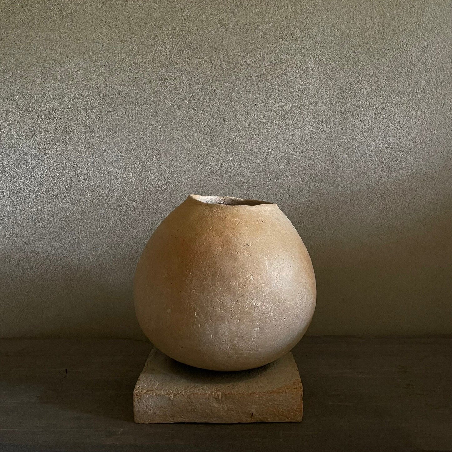 Flower vase (with pedestal) by Junko Shimomura