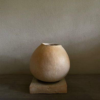 Flower vase (with pedestal) by Junko Shimomura