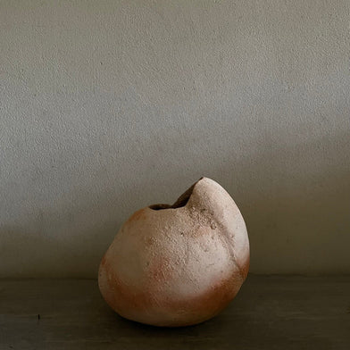 Flower vase by Junko Shimomura