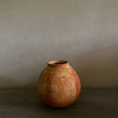 Flower vase by Junko Shimomura