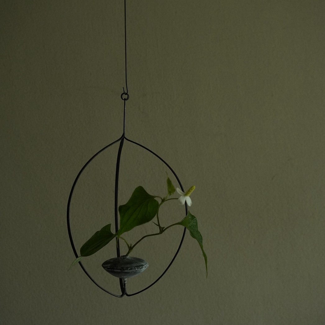 Flower Vase by Yo Samejima