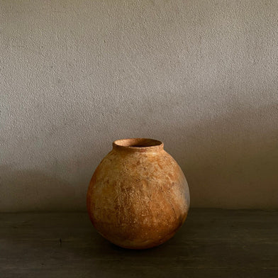 Flower vase by Junko Shimomura