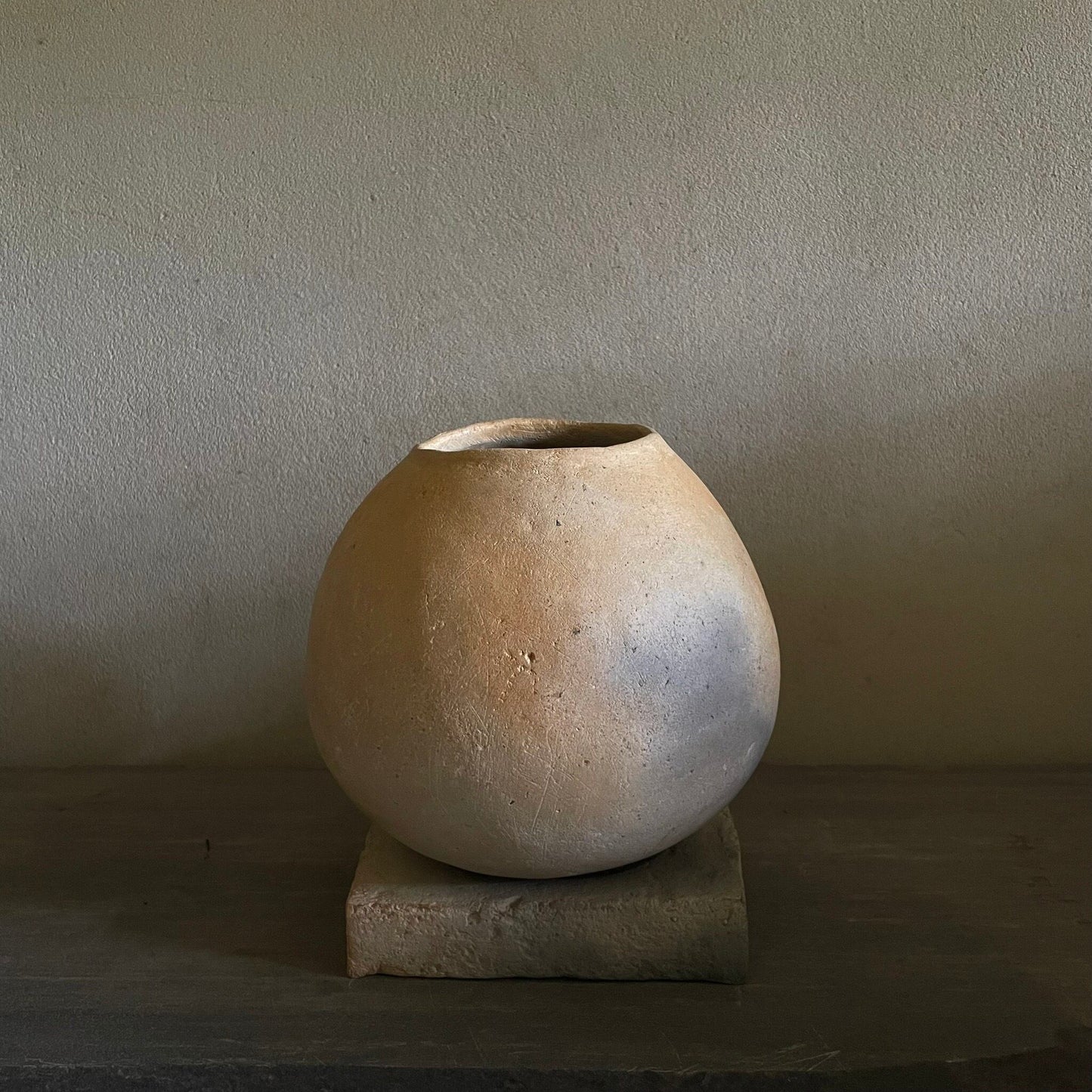 Flower vase (with pedestal) by Junko Shimomura