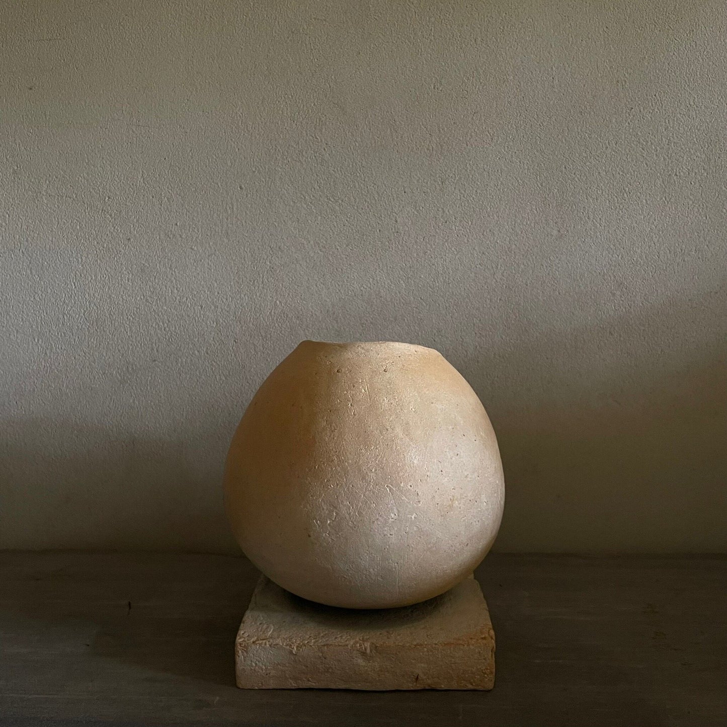 Flower vase (with pedestal) by Junko Shimomura