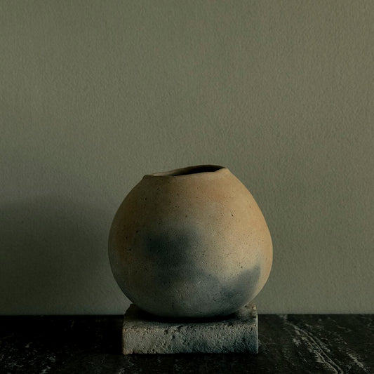 Flower vase (with pedestal) by Junko Shimomura