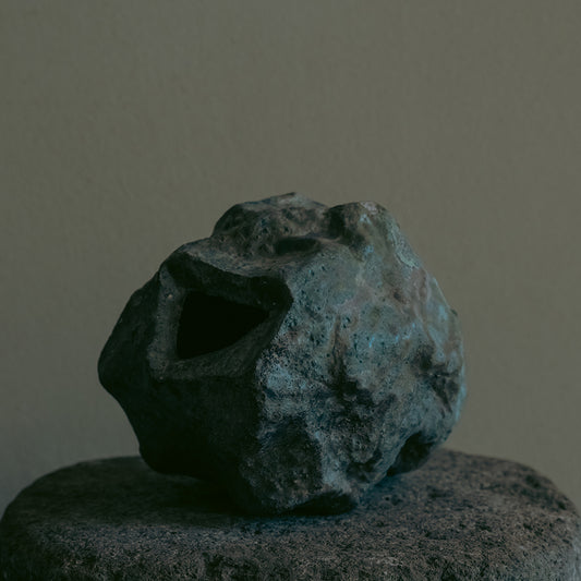 稲吉オサム　自然釉　貫花入 (1ｰ13)