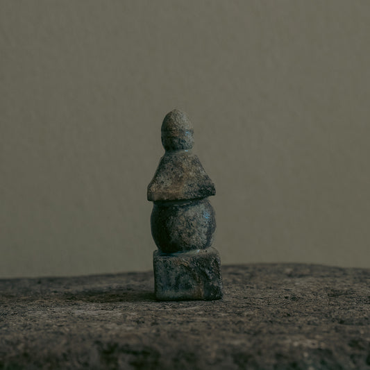 稲吉オサム　五輪塔(2-21-8)