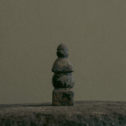 稲吉オサム　五輪塔(2-21-15)