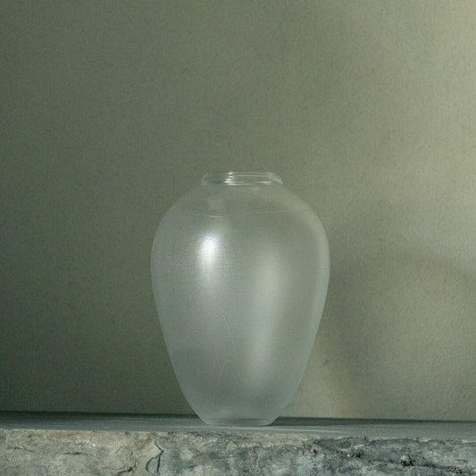 Flower vase by Kentaro Senuma