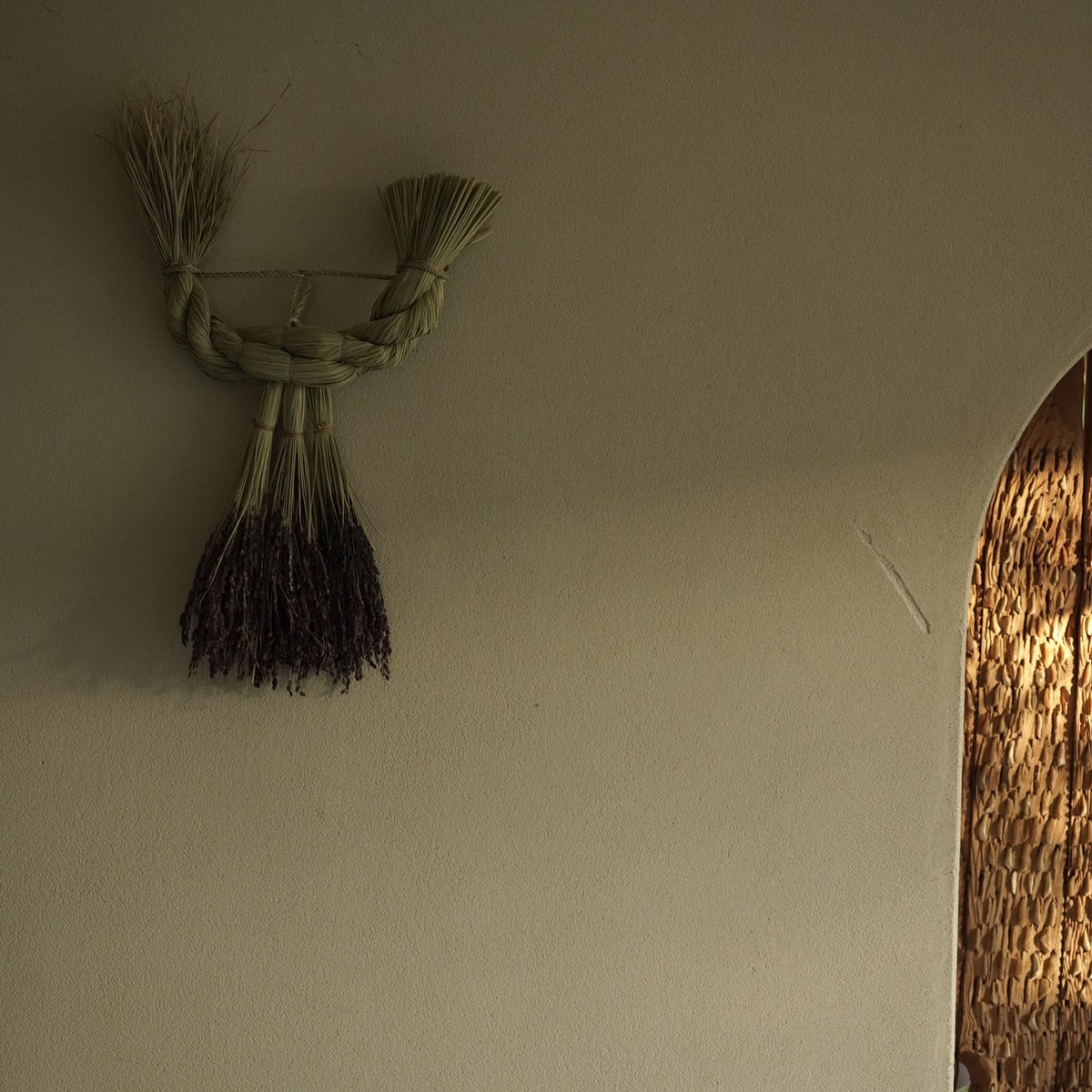 注連縄飾り　えびじめ／黒米