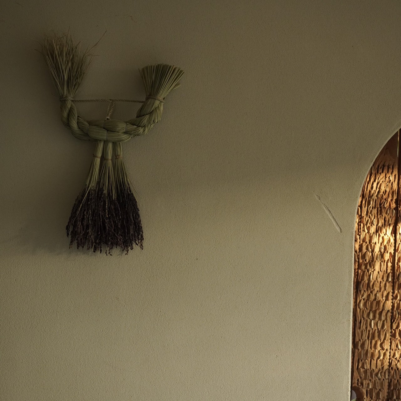 注連縄飾り　えびじめ／黒米