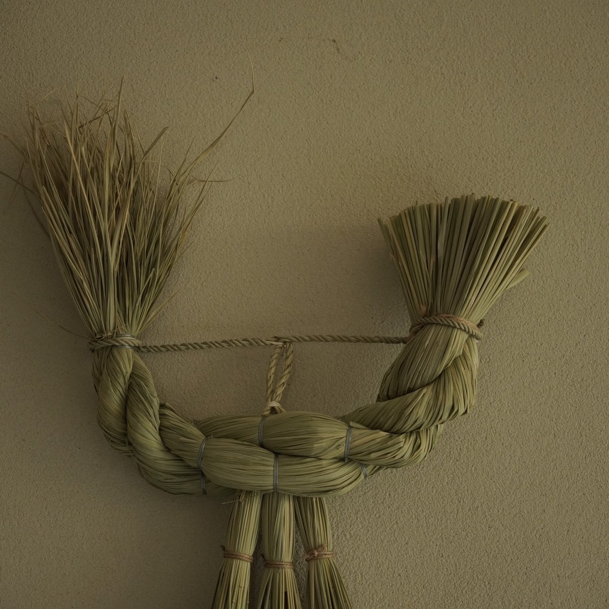 注連縄飾り　えびじめ／黒米