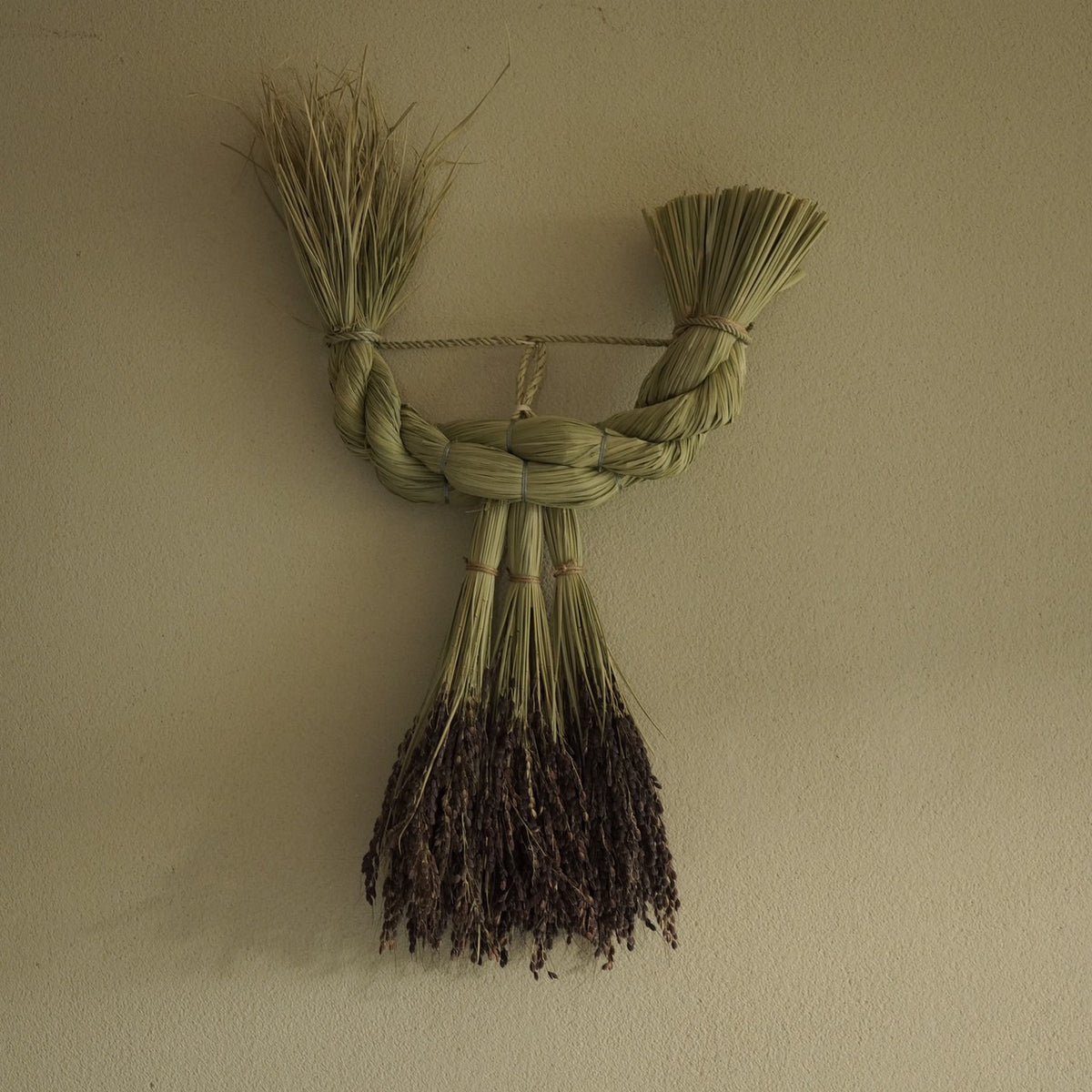 注連縄飾り　えびじめ／黒米