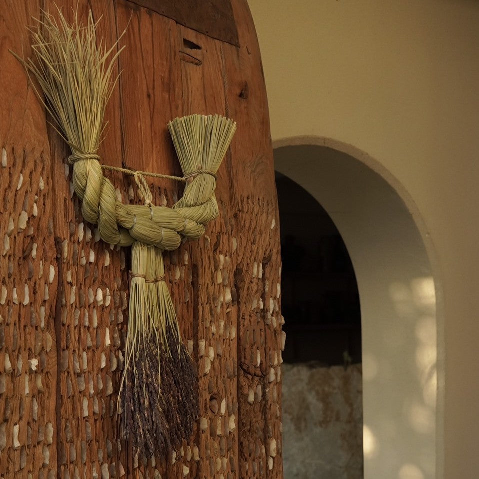 注連縄飾り　えびじめ／黒米